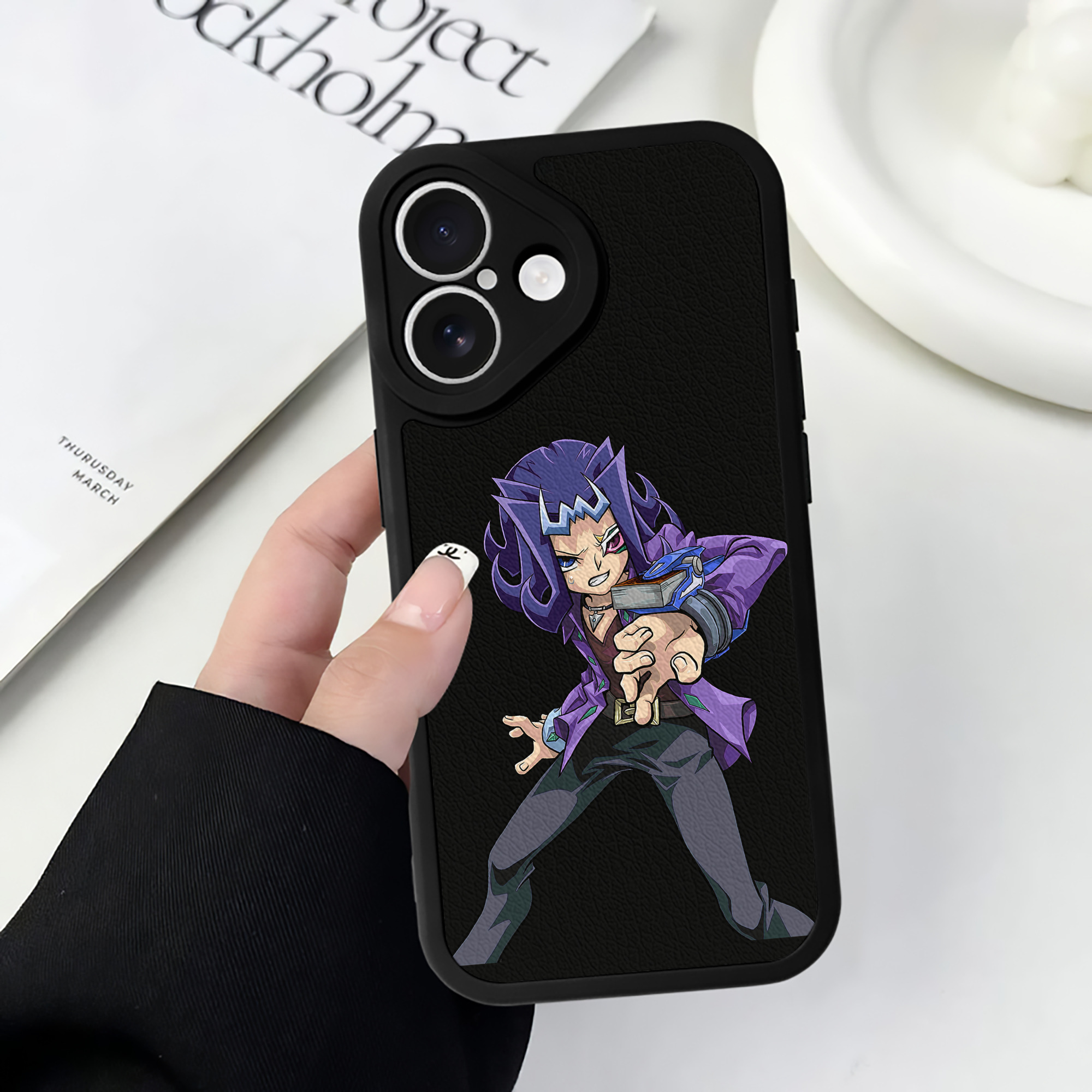 遊☆戯☆王 Yu-Gi-Oh! 【iPhone 16シリーズ対応】シリコンスマホケース（レザー調） 材質：シリコン
